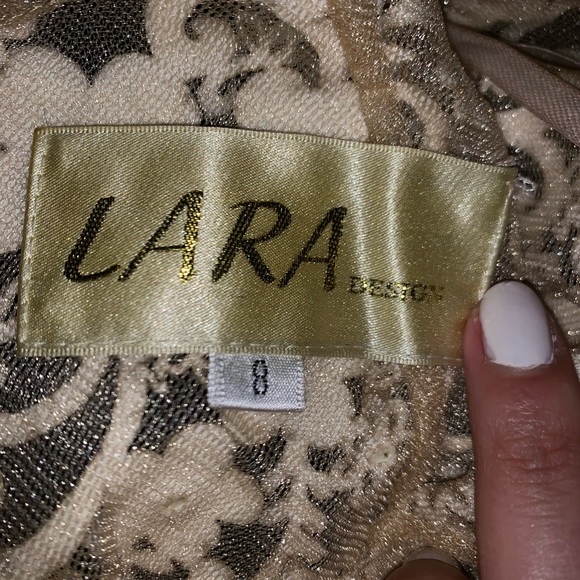 Beautiful dress with a cape that is detachable ! - Picture 9 of 9